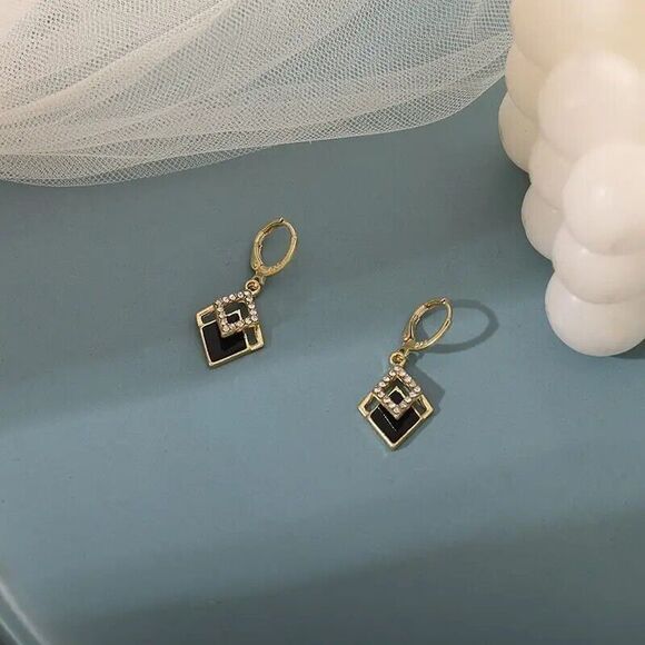 Exquisite Black and Gold Earrings with Accents - Picture 5 of 6